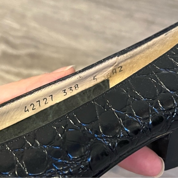 Salvatore Ferragamo Vera Pumps Size 5 AA - Picture 10 of 12